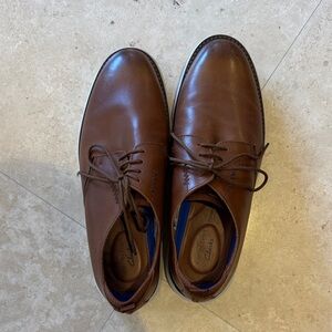 Clarks Men's Rich Brown Leather Oxfords. Worn once